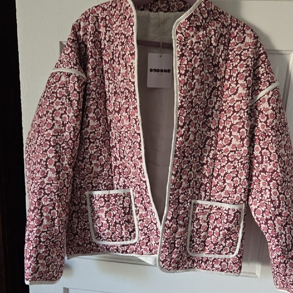 Womens Floral Quilted Jacket - Red and White - Picture 6 of 6
